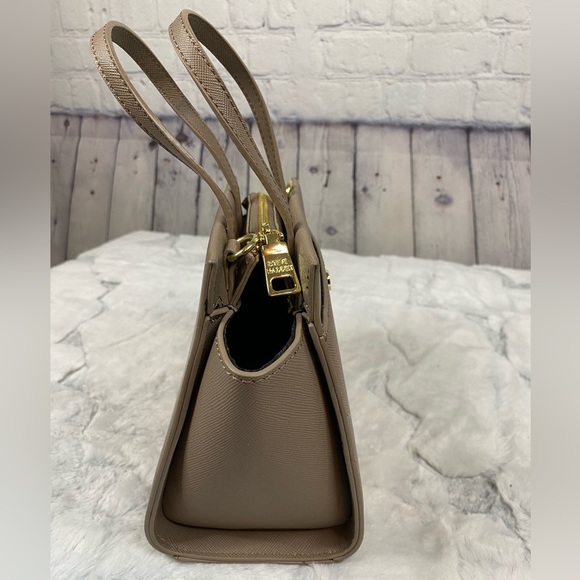 Small Steve Madden hand purse. Tan, taupe color. - Picture 4 of 9